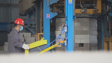 實干興普 奮勇爭先——建筑垃圾“點石成金”，首個固廢綜合利用項目落地思茅水泥磚設備